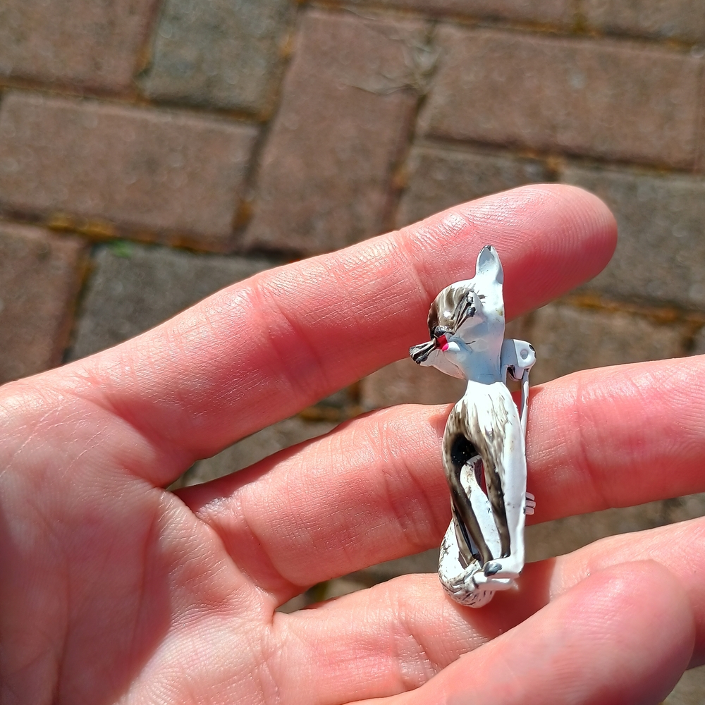 VTG Mid-century enamel Siamese cat brooch, kitsch core vibes, cat lady - Picture 5 of 8